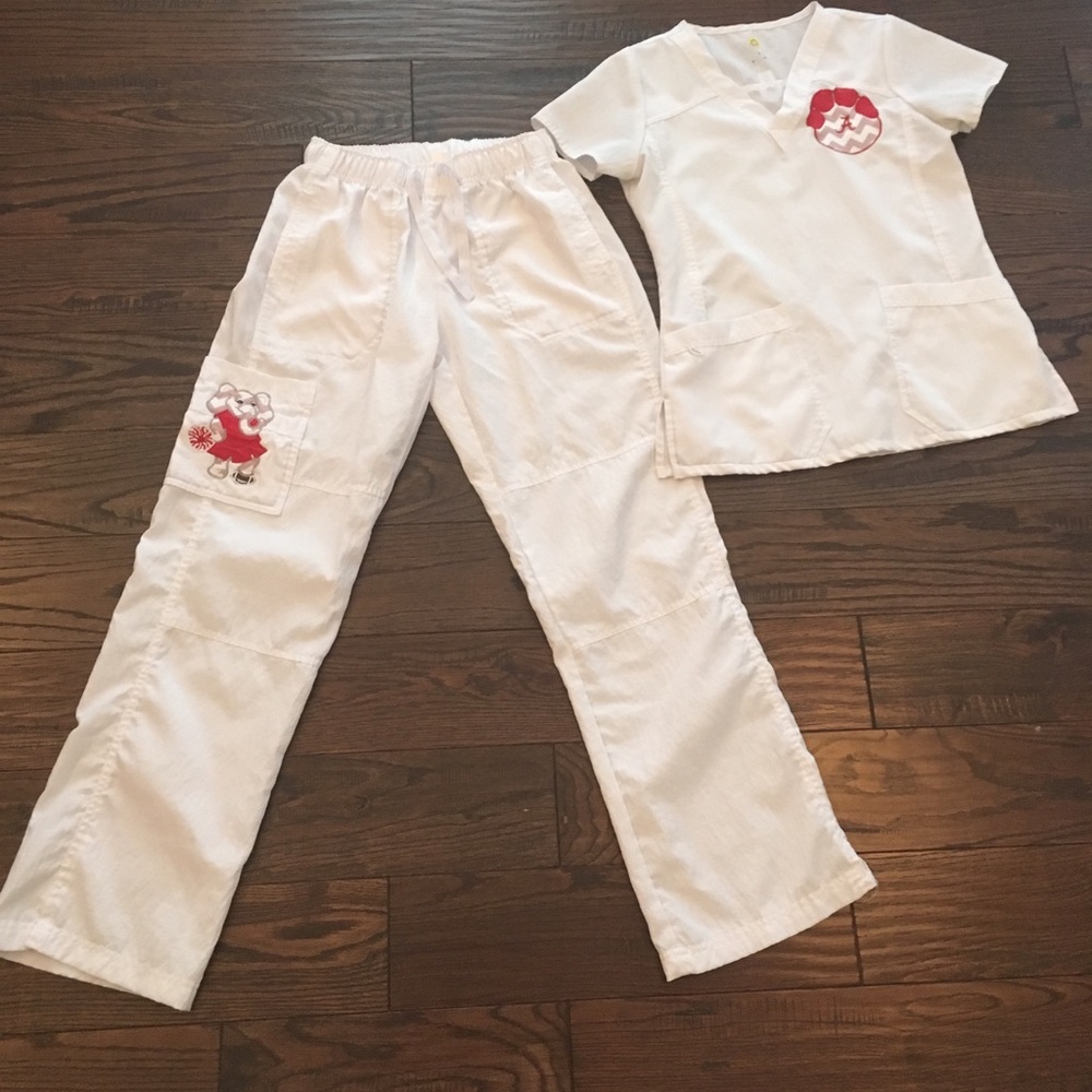 Alabama scrub set, size small. Like new. No stains or tears. Smoke free home.